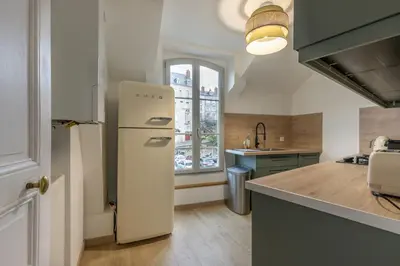 Cuisine ou kitchenette dans l'établissement Le Nid de Saint Honoré - sur les toits de Blois