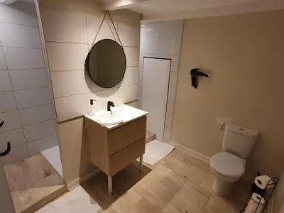Salle de bains dans l'établissement Hébergement cosy avec parking et entrée autonome