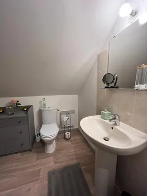 Salle de bains dans l'établissement Gîte romantique avec jacuzzi privatif ambiance loveroom