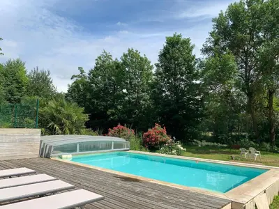 Piscine de l'établissement Domaine du moulin de la plaine ou située à proximité