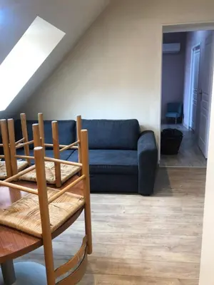 Coin salon dans l'établissement Domaine les petits bois seminaire 36 couchages avec piscine privée 31 degrés
