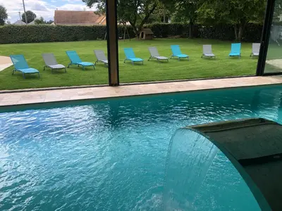 Piscine de l'établissement Domaine les petits bois seminaire 36 couchages avec piscine privée 31 degrés ou située à proximité