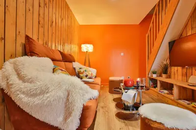 Coin salon dans l'établissement Chalet Vintage Les Belles Ouvrières