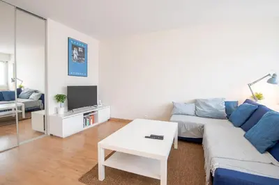 Télévision ou salle de divertissement dans l'établissement Le Globe Trotter - Tours