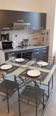 Cuisine ou kitchenette dans l'établissement La Petite Corderie Calme, Parking Gratuit