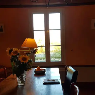 Coin salon dans l'établissement Gite de la Salamandre aan de rivier de Cher vlakbij Zoo de Beauval