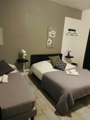 Un ou plusieurs lits dans un hébergement de l'établissement Bar du Marché - Hôtel - Restaurant