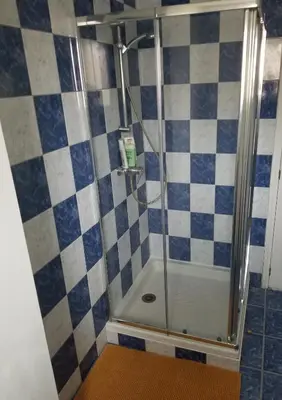 Salle de bains dans l'établissement Chambre à 10 minutes du circuit des 24H du MANS et à 5 minutes sortie Autoroute A11
