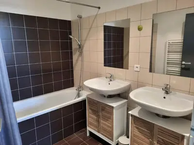 Salle de bains dans l'établissement Maison au pied du Château-Cour-Proche Centre Ville