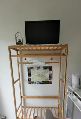 Télévision ou salle de divertissement dans l'établissement Le Petit Paradis