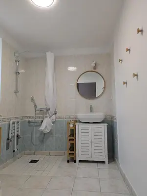 Salle de bains dans l'établissement AU NID DOUILLET DE LA FERME CHAUVET
