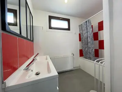 Salle de bains dans l'établissement Grand appartement en vallée de la loire