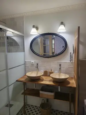 Salle de bains dans l'établissement Fontevraud Les Chambres