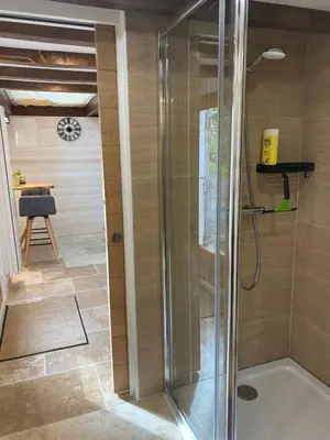 Salle de bains dans l'établissement La Tiny Blue - maison insolite pour 2 - sans Tv
