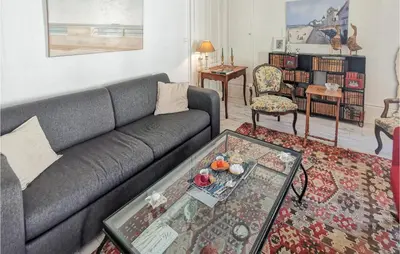 Coin salon dans l'établissement Cozy Apartment In Blois With Wifi