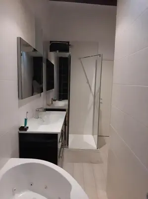 Salle de bains dans l'établissement MANOIR AU CALME 10 KM DU MANS