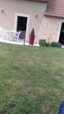 Jardin de l'établissement chambre chez habitant avec petit déjeuner