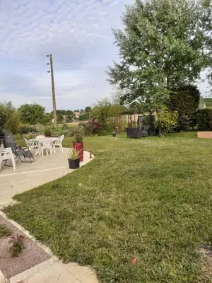 Jardin de l'établissement chambre chez habitant avec petit déjeuner