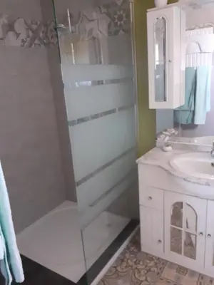Salle de bains dans l'établissement chambre chez habitant avec petit déjeuner