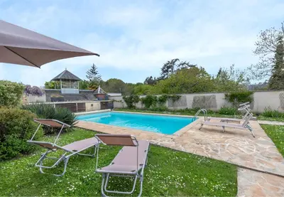 Piscine de l'établissement Le Cottage de Chitenay ou située à proximité