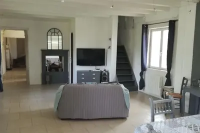 Télévision ou salle de divertissement dans l'établissement Gîte 16 personnes(Zoo La Flèche, 24h du Mans)