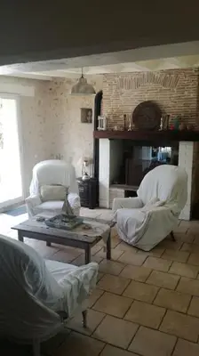 Coin salon dans l'établissement Gîte 16 personnes(Zoo La Flèche, 24h du Mans)