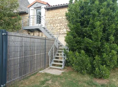 Jardin de l'établissement Studio en pleine campagne avec jardin privatif