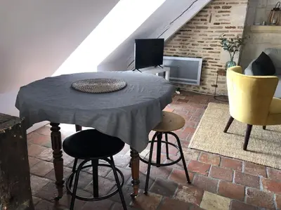 Télévision ou salle de divertissement dans l'établissement La Scellerie, le charme au cœur de Tours