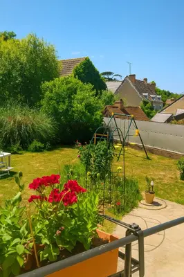 Jardin de l'établissement Petite maison étape Loire à vélo ou Compostelle