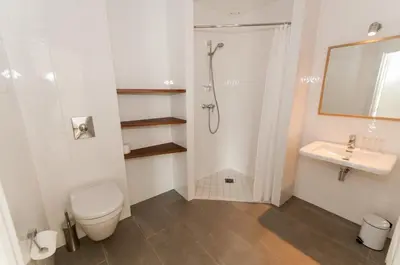 Salle de bains dans l'établissement Domaine équestre de la Chênaie