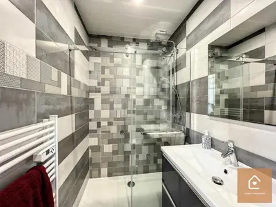 Salle de bains dans l'établissement Le Loft Climatisé - 6 personnes - Entrée autonome