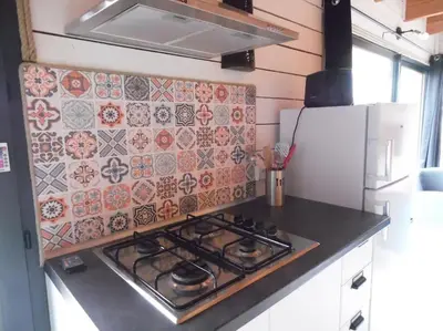 Cuisine ou kitchenette dans l'établissement Chalet cosy climatisé avec parking et Internet