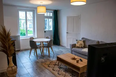 Coin salon dans l'établissement Gîte rénové avec piscine au cœur de Vendôme