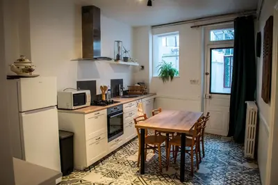 Cuisine ou kitchenette dans l'établissement Gîte rénové avec piscine au cœur de Vendôme