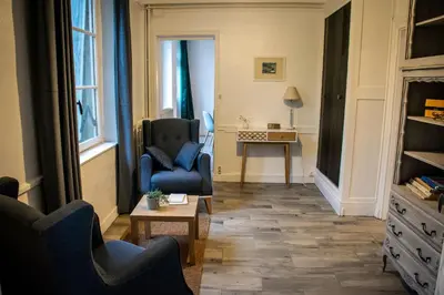 Coin salon dans l'établissement Gîte rénové avec piscine au cœur de Vendôme