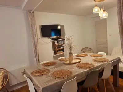 Télévision ou salle de divertissement dans l'établissement maison village 3 chambres 30 minutes du zoo de beauval