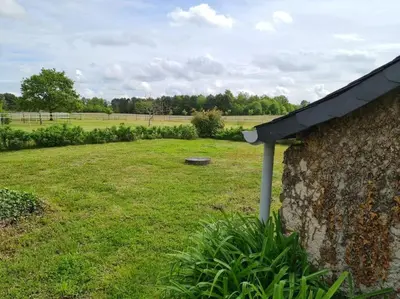 Jardin de l'établissement Gîte La Gouletterie classé 3* avec piscine
