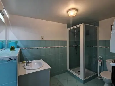 Salle de bains dans l'établissement Aux Acacias