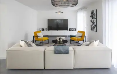 Télévision ou salle de divertissement dans l'établissement Cozy Home In La Chapelle-Vendômoise