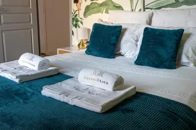 Un ou plusieurs lits dans un hébergement de l'établissement Le Baleschoux - PrestiPlace Collection