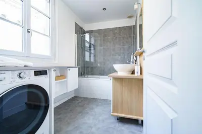 Cuisine ou kitchenette dans l'établissement Le Baleschoux - PrestiPlace Collection
