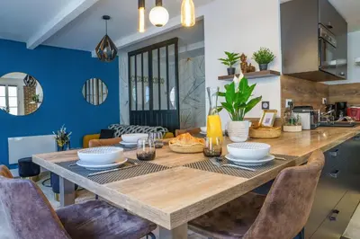 Cuisine ou kitchenette dans l'établissement Le Baleschoux - PrestiPlace Collection