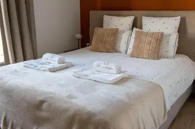 Un ou plusieurs lits dans un hébergement de l'établissement Le Baleschoux - PrestiPlace Collection