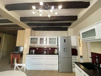 Cuisine ou kitchenette dans l'établissement Charmant appartement - centre Cité Plantagenet!!!