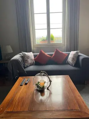 Coin salon dans l'établissement Le Petit Nice Maison semi-troglodyte de charme.
