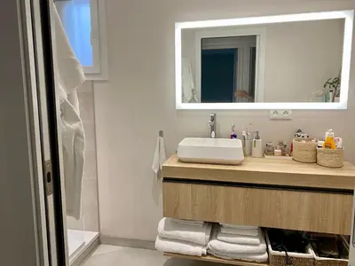 Salle de bains dans l'établissement Maison 90m2 15min du circuit des 24h du Mans 9 couchages