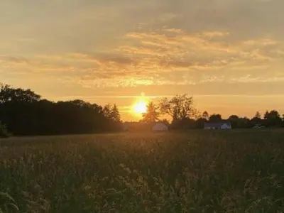 Lever ou coucher de soleil vu de la maison d'hôtes ou à proximité