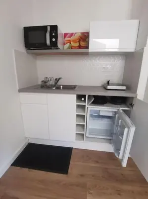 Cuisine ou kitchenette dans l'établissement Maison neuve au calme à 2 pas du Mans et des 24h.