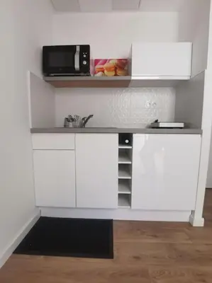 Cuisine ou kitchenette dans l'établissement Maison neuve au calme à 2 pas du Mans et des 24h.