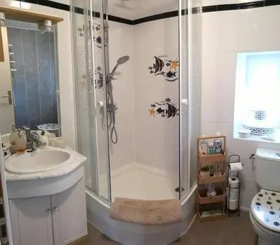 Salle de bains dans l'établissement la Ferme du Grand Bois